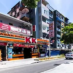Oyo 304 Zero Hour Hotel