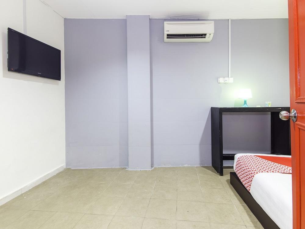 Hotel Oyo 304 Zero Hour 2*