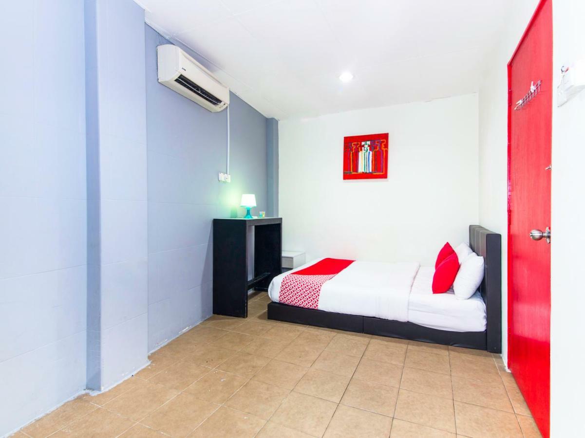 Hotel Oyo 304 Zero Hour 2*