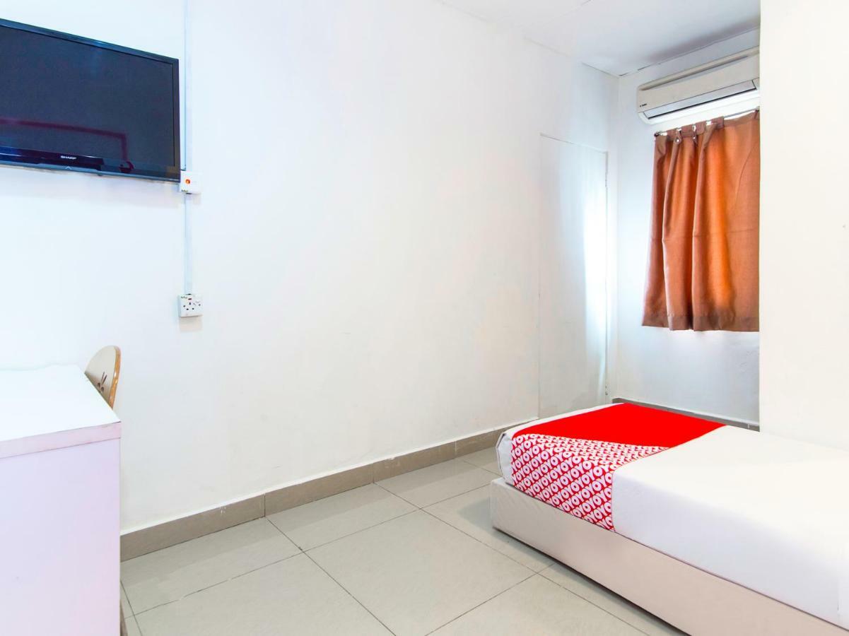 Hotel Oyo 304 Zero Hour 2*