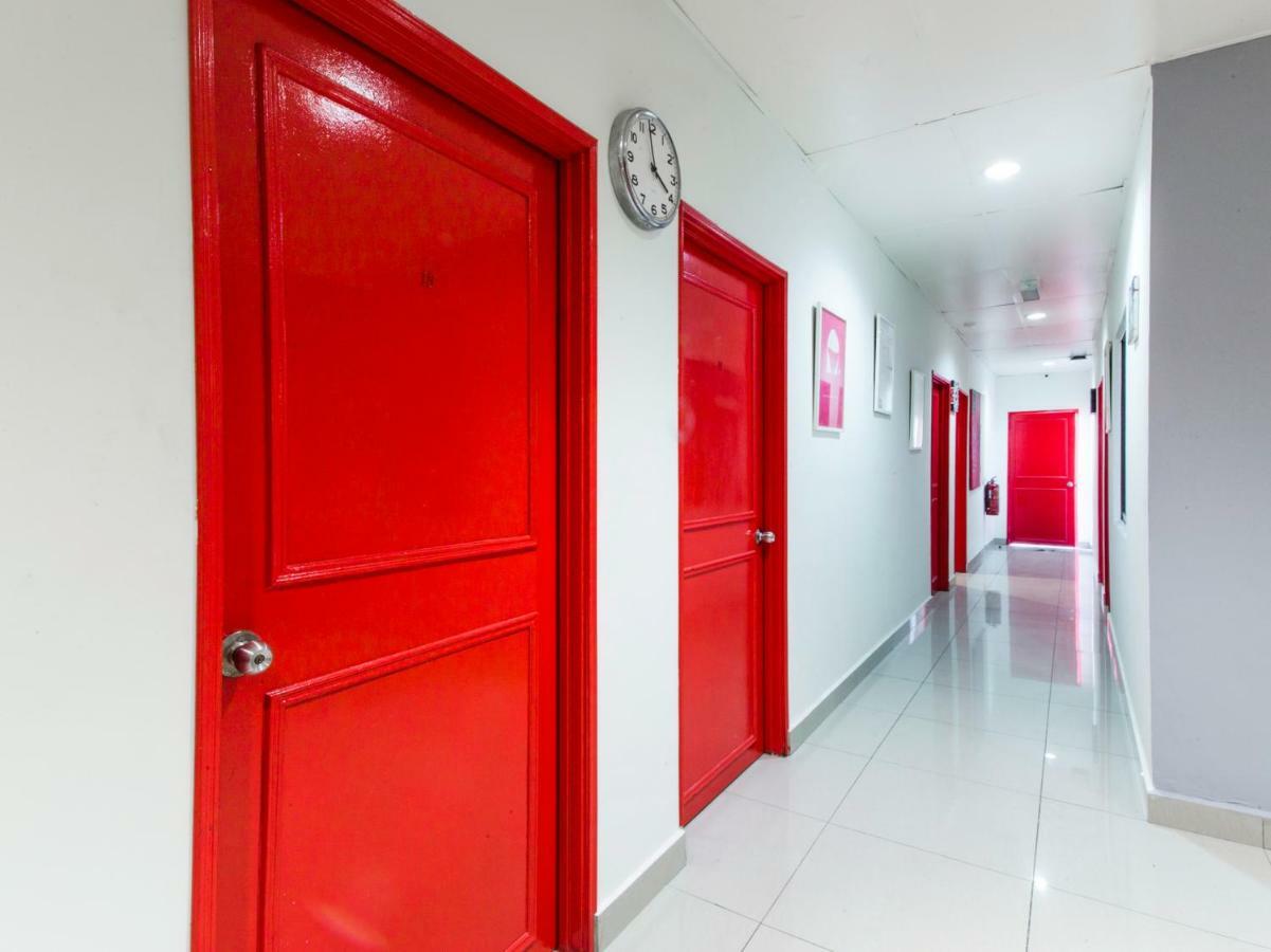 Oyo 304 Zero Hour Hotel 2*