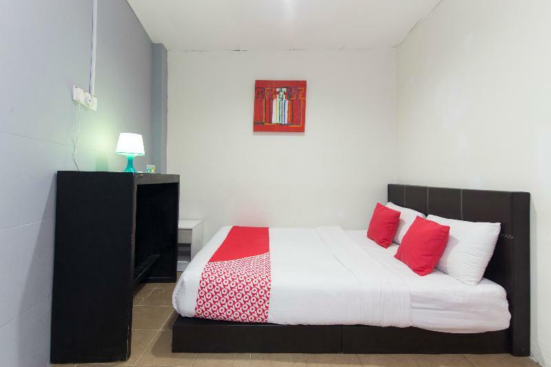 Oyo 304 Zero Hour Hotel